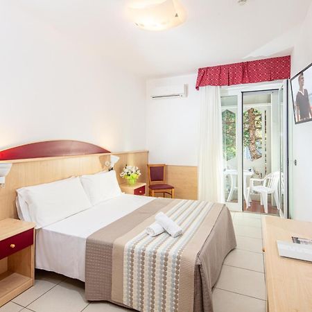 Hotel Regina ลินญาโน ซับเบียโดโร ภายนอก รูปภาพ