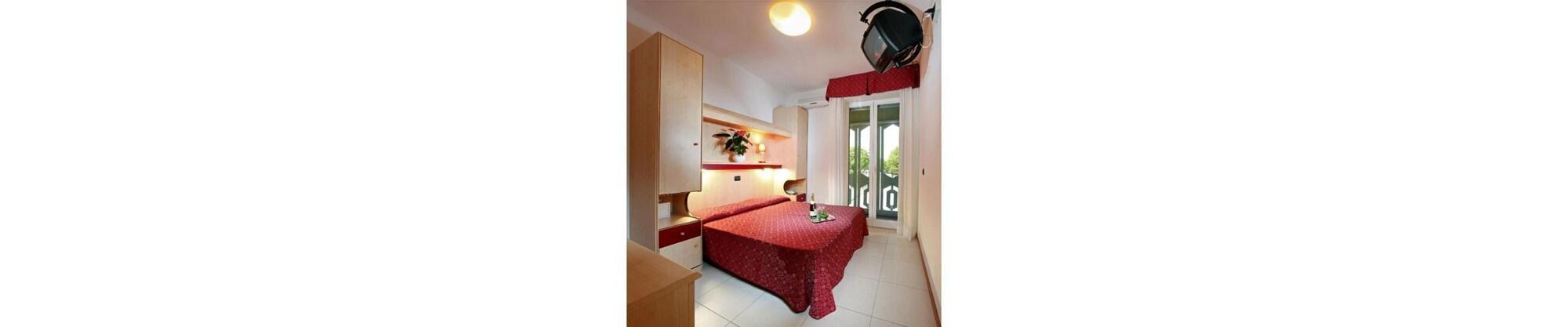 Hotel Regina ลินญาโน ซับเบียโดโร ภายนอก รูปภาพ