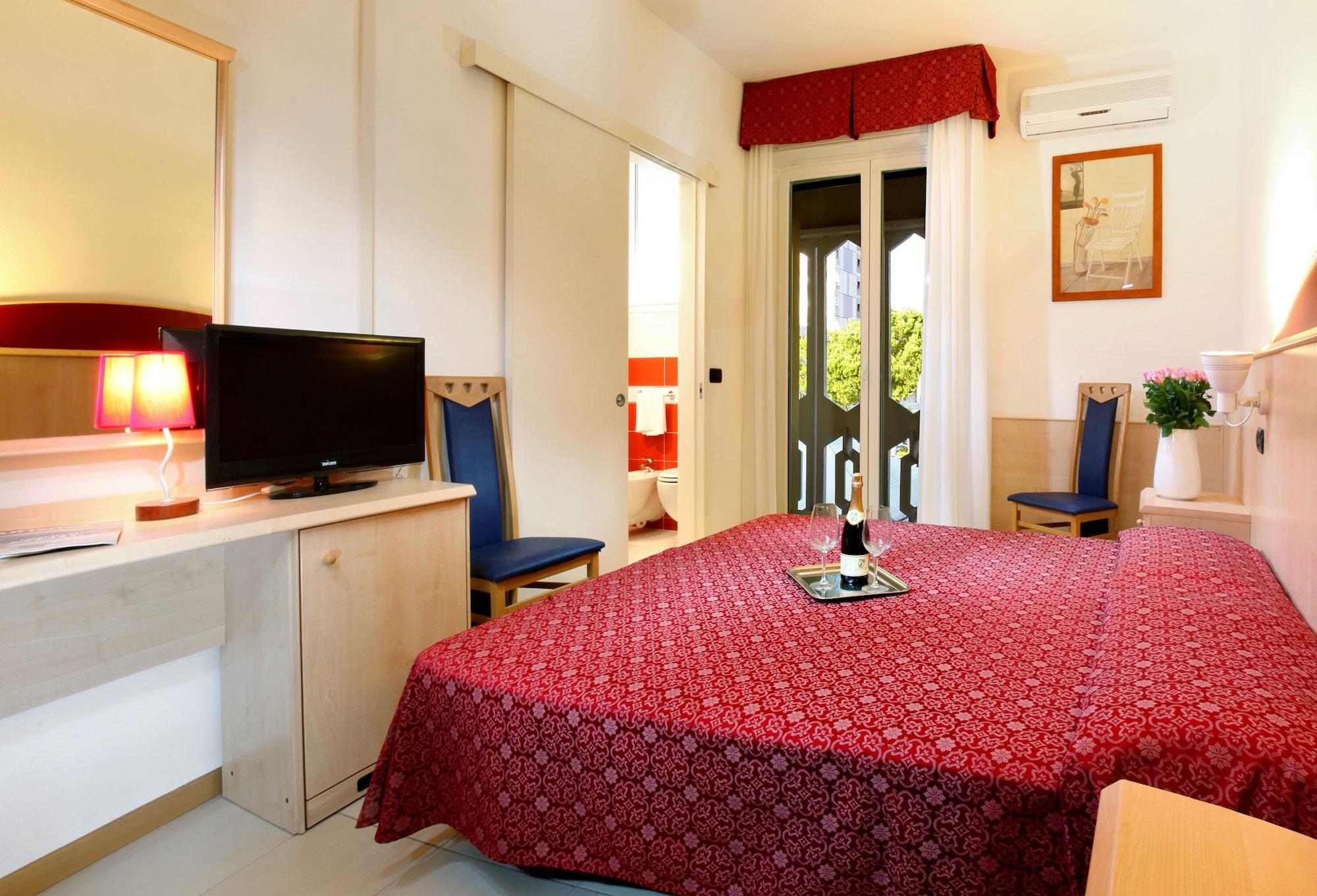 Hotel Regina ลินญาโน ซับเบียโดโร ภายนอก รูปภาพ