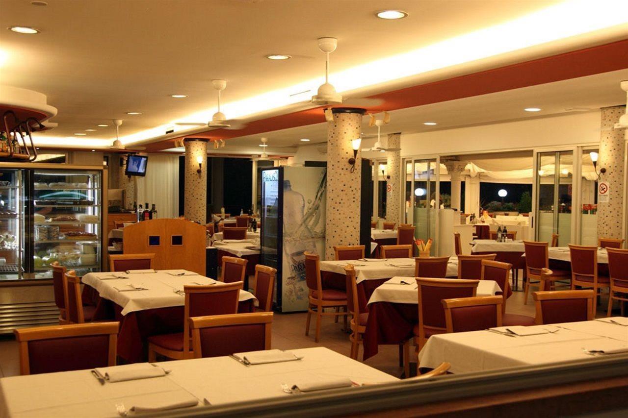 Hotel Regina ลินญาโน ซับเบียโดโร ภายนอก รูปภาพ