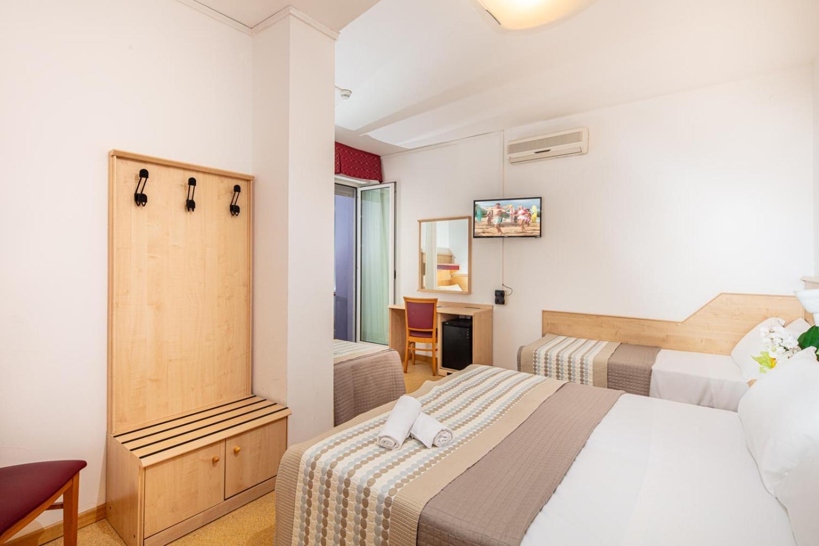 Hotel Regina ลินญาโน ซับเบียโดโร ภายนอก รูปภาพ