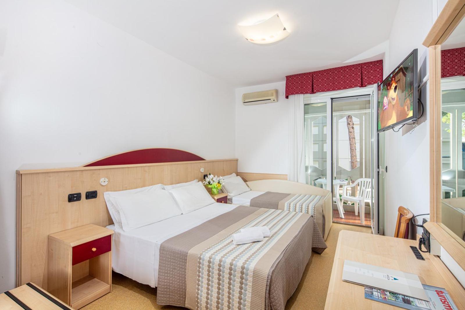 Hotel Regina ลินญาโน ซับเบียโดโร ภายนอก รูปภาพ