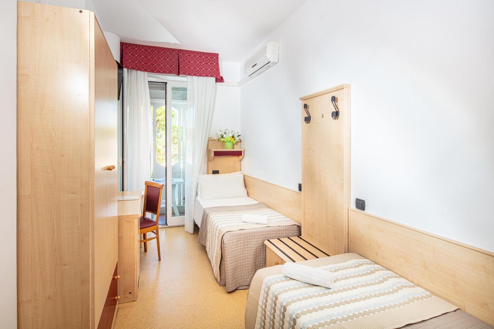 Hotel Regina ลินญาโน ซับเบียโดโร ภายนอก รูปภาพ